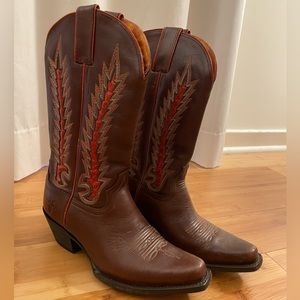 Lady's Frye cowboy boots.